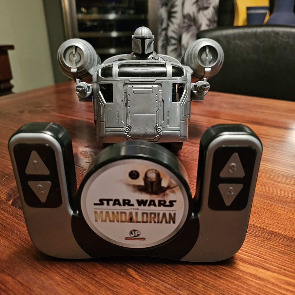 Star Wars The Mandalorian the‎ razer crest radio control car